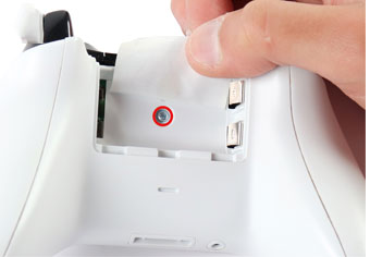 محل قرارگیری پیچ joystick محل قرارگیری پیچ joystick
